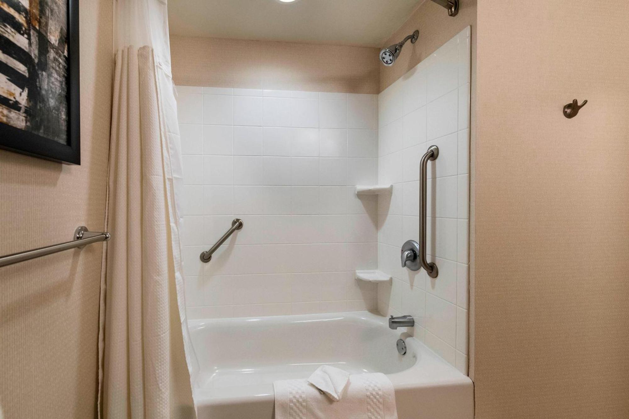 Courtyard By Marriott Atlanta Buford Mall Of Georgia Extérieur photo
