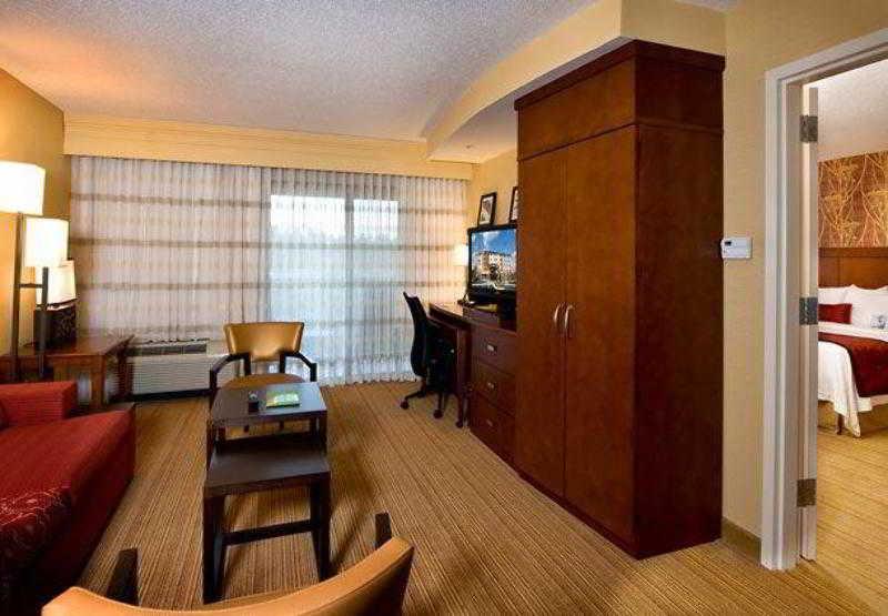 Courtyard By Marriott Atlanta Buford Mall Of Georgia Chambre photo